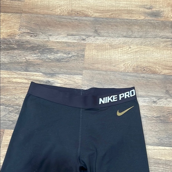 Nike Black and Gold Leggings for Active Comfort - Picture 12 of 14
